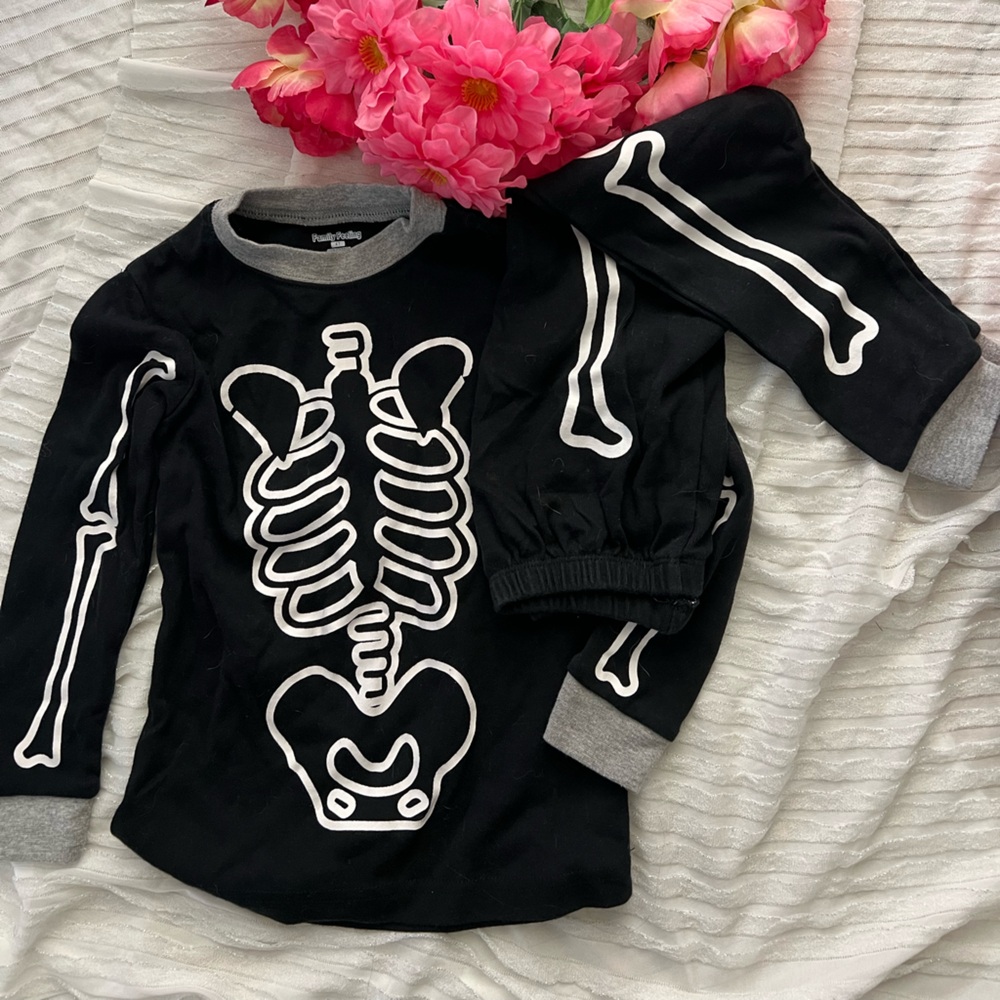Glow in the Dark Black Jogger Set with Comfortable Fit and Stylish Design